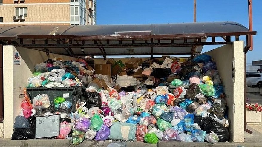 Главная картинка новости: Новороссийск продолжает тонуть в мусоре