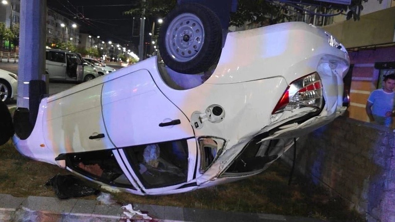 Главная картинка новости: В Новороссийске LADA на скорости сбила женщину после столкновения с Hyundai