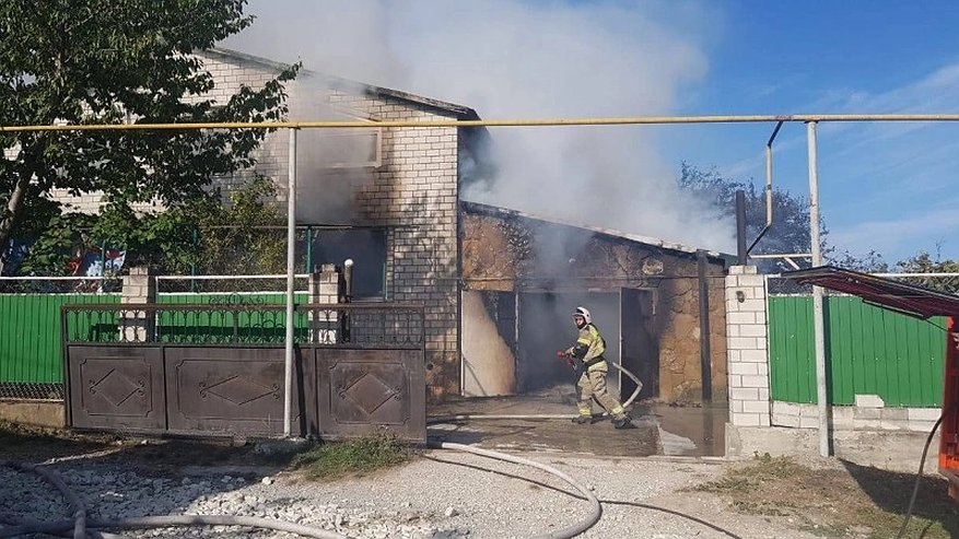 Пожар в Раевской уничтожил дом пенсионеров