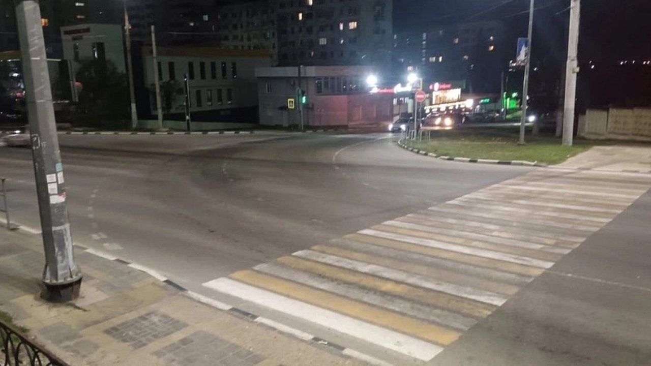 Главная картинка новости: В Новороссийске водитель сбил ребенка, переходившего дорогу на зеленый свет, и скрылся