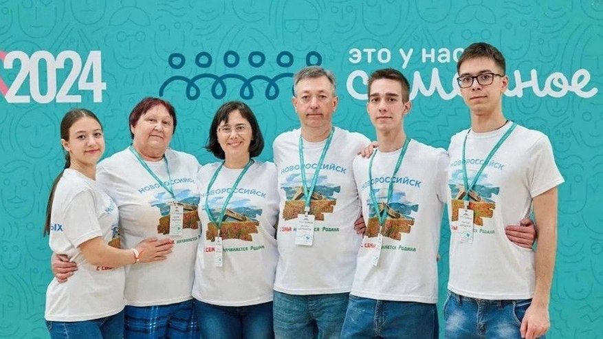 Главная картинка новости: Семья из Новороссийска выиграла поездку на ледокол