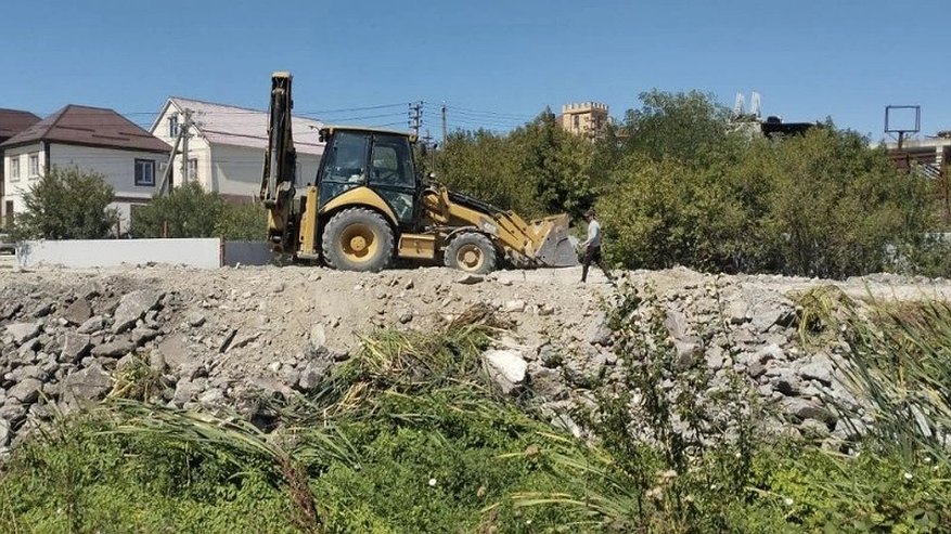 Главная картинка новости: Жители пригорода Новороссийска борются за водоем