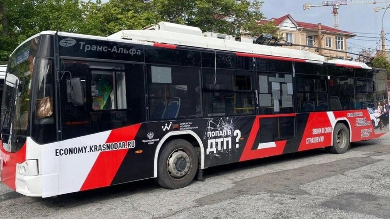 Главная картинка новости: Новый необычный троллейбус начал курсировать в Новороссийске