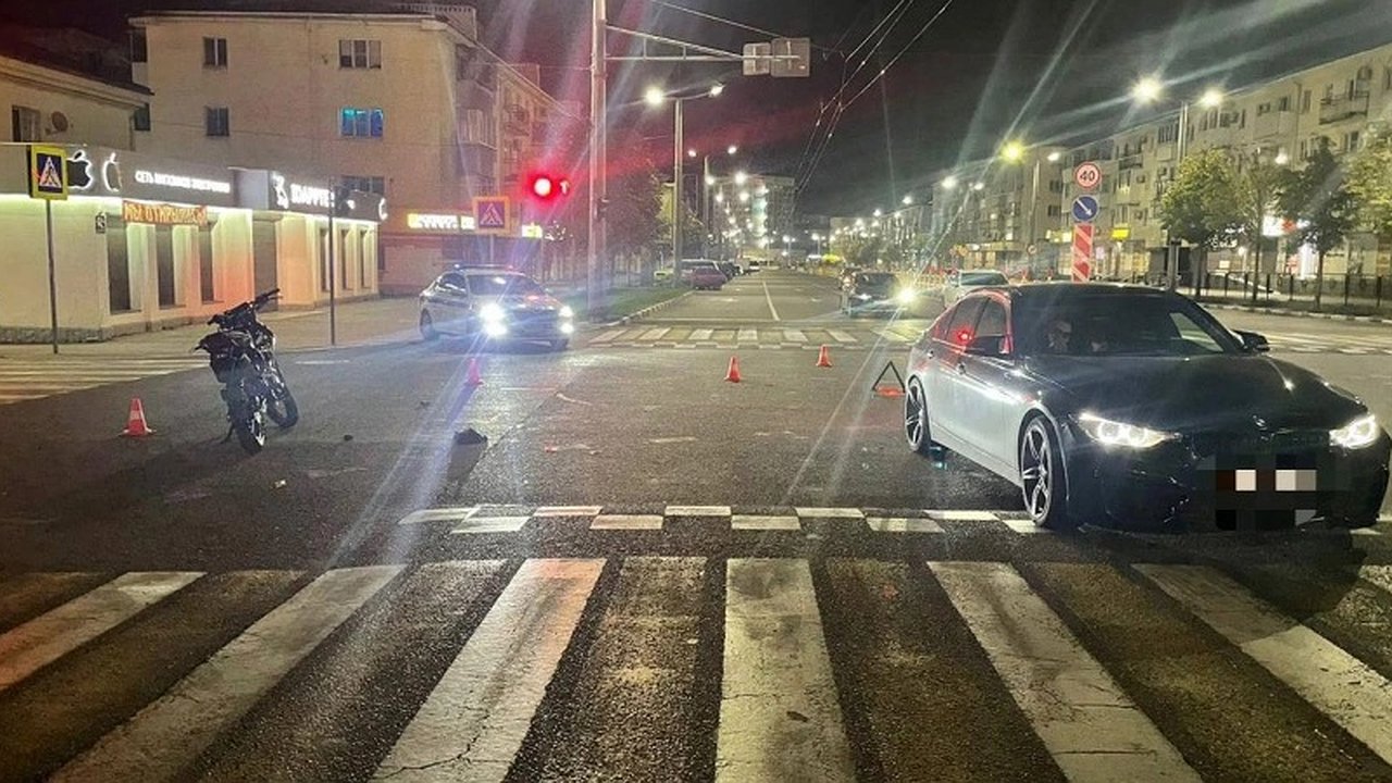 Главная картинка новости: 14-летняя школьница впала в кому после ночного ДТП на байке в Новороссийске