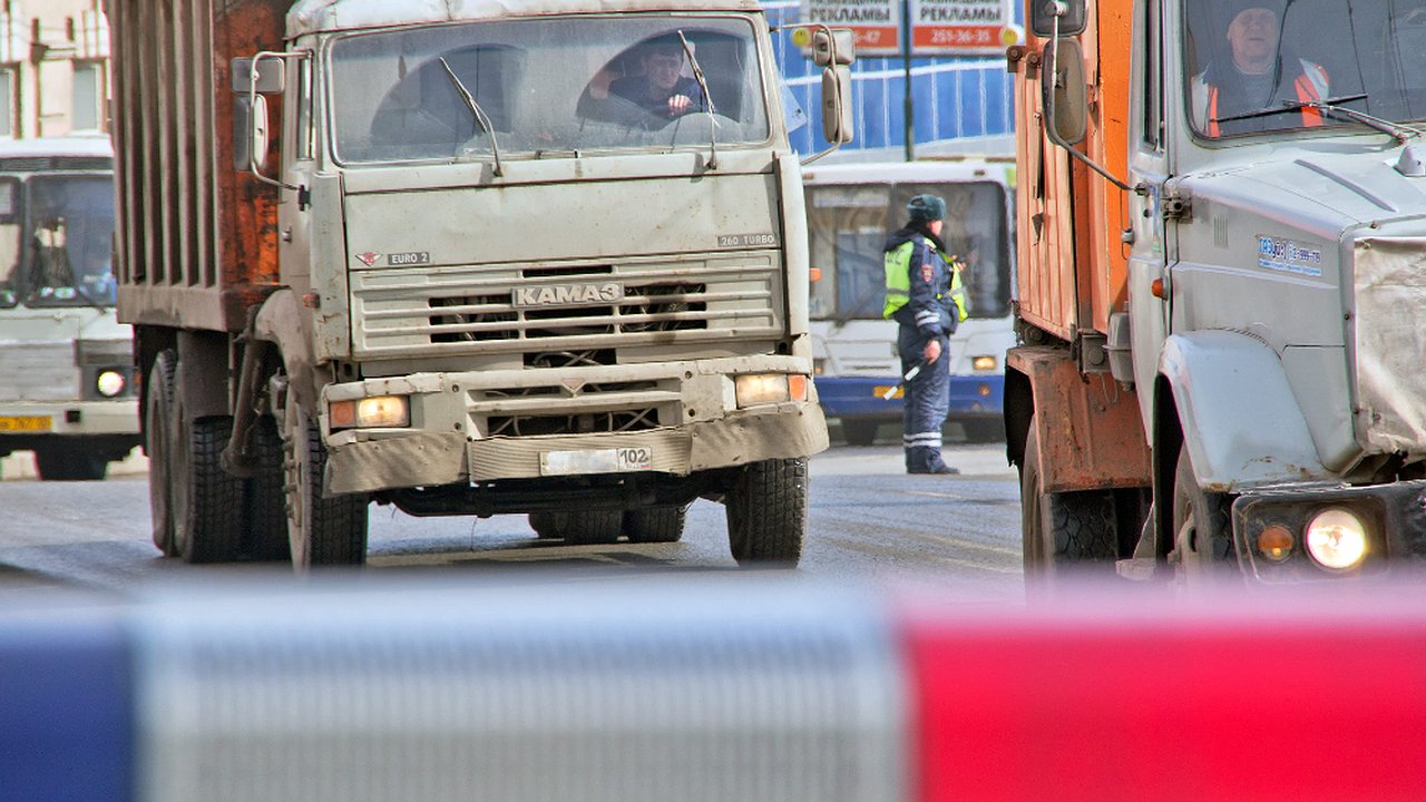 Главная картинка новости: Смертельное ДТП с участием КАМАЗа под Новороссийском