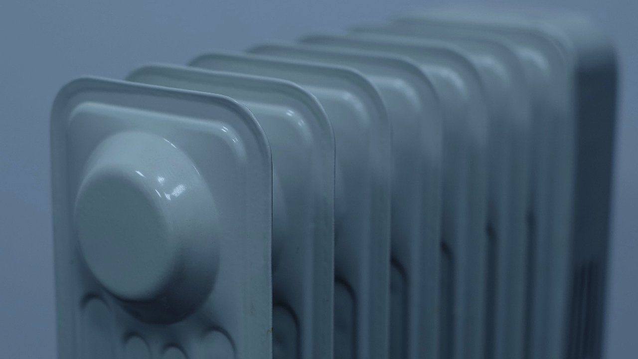 Главная картинка новости: За неделю отопительного сезона подключили только в 60% домов Новороссийска