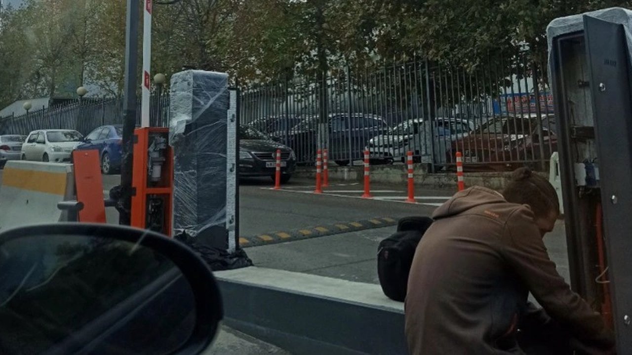 Главная картинка новости: Продолжается неразбериха с парковкой на Южном рынке в Новороссийске