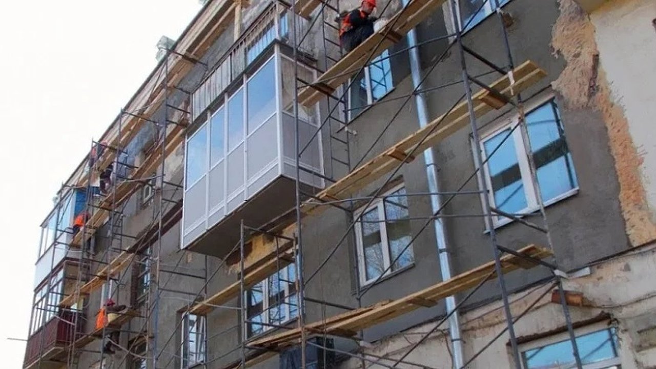 Главная картинка новости: В 2025 году в Новороссийске произведут капремонт в более чем 40 жилых домах
