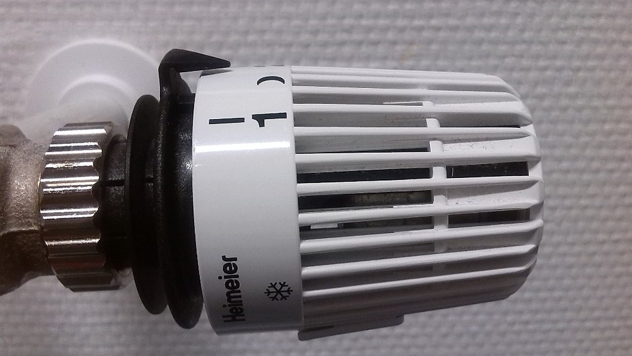 Главная картинка новости: В домах Новороссийска все равно нет отопления: власти провели оперативное совещание