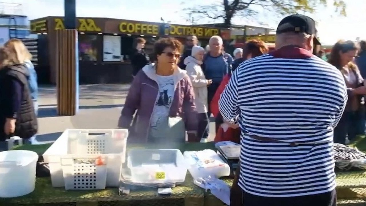 Главная картинка новости: Фестиваль хамсы в Новороссийске подходит к финалу