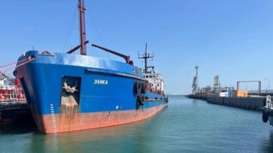 Главная картинка новости: Владелец судна «Улика» заплатит 400 тысяч рублей за разлив нефти