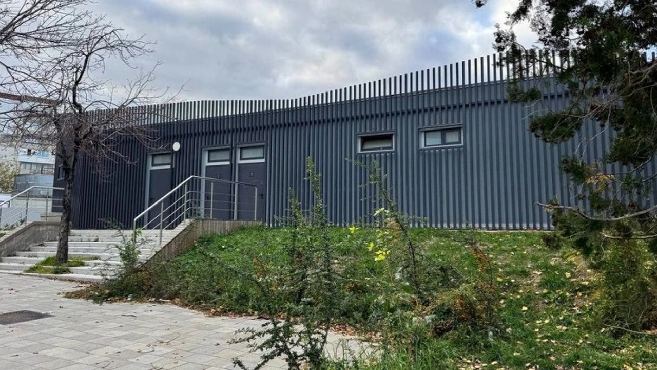 Главная картинка новости: Туалет в парке Фрунзе Новороссийска закрыт для посетителей: власти объяснили ситуацию