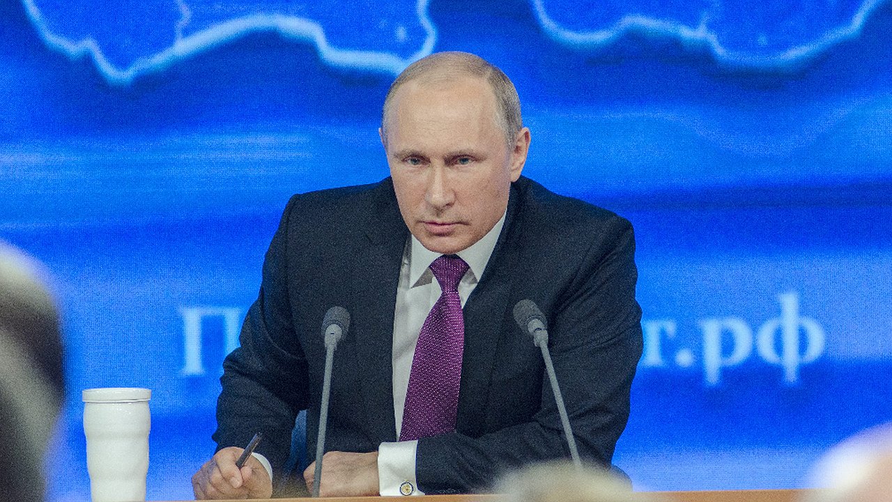 Главная картинка новости: Путин подписал закон о списании долгов по кредитам для военных