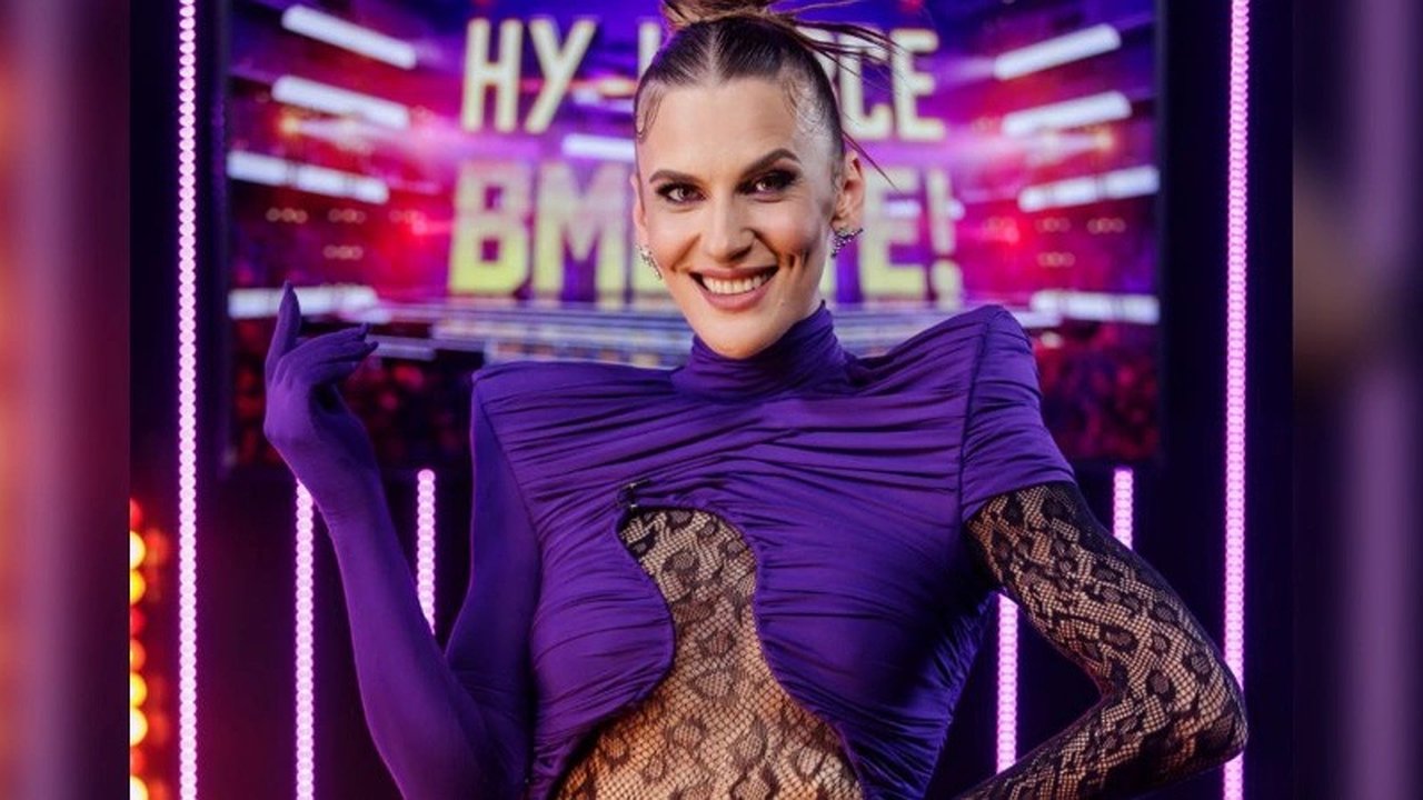 Главная картинка новости: Певица Анна Еськова уверенно вышла в финал VI сезона шоу "Ну-ка, все вместе!"