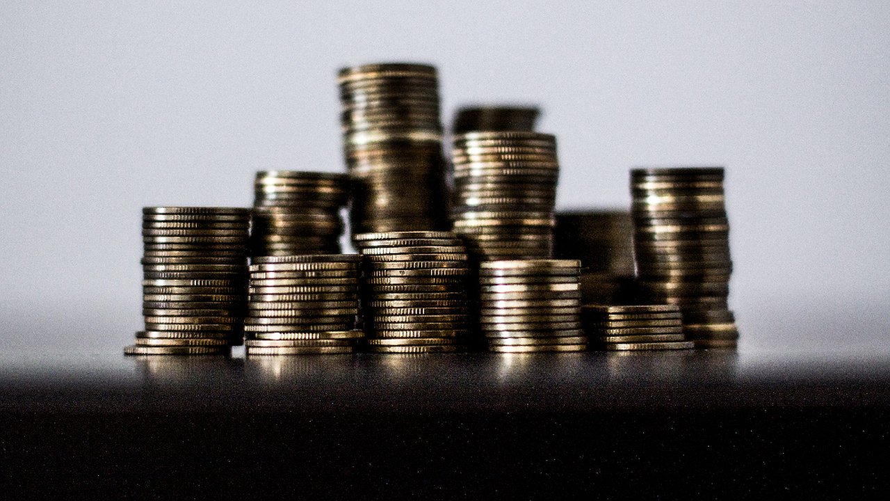 Главная картинка новости: Введение налога на доходы по банковским вкладам в 2024 году: что нужно знать россиянам