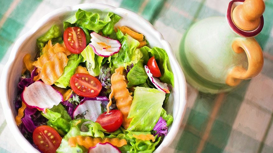 Главная картинка новости: Бесящую "Мимозу" уже не готовлю - вкусный и легкий салат с рыбкой на Новый год