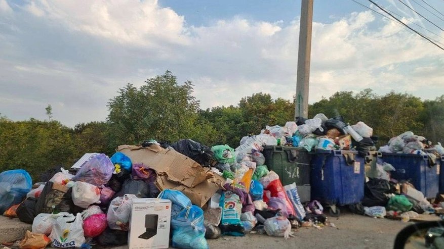 Главная картинка новости: Мэр Новороссийска Андрей Кравченко раскритиковал работу компании по вывозу мусора