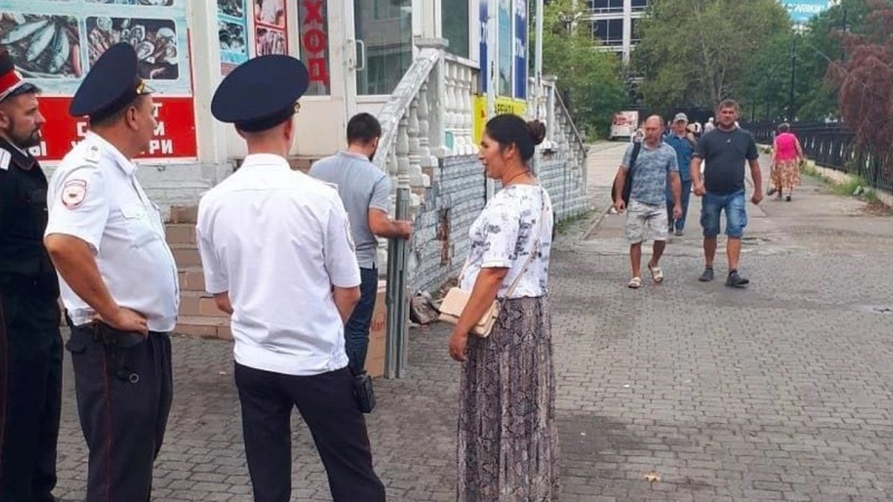 Главная картинка новости: Полиция Новороссийска отчиталась о борьбе с незаконной торговлей