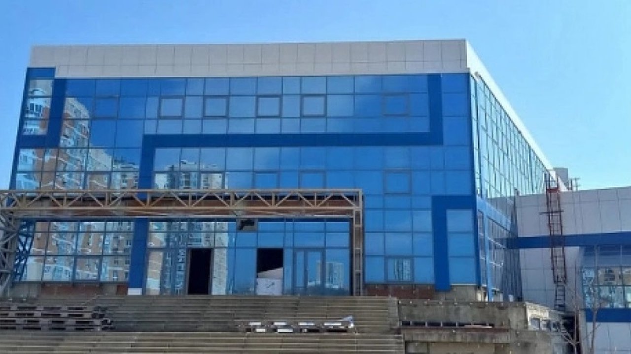 Главная картинка новости: Строительство Дворца олимпийских видов спорта «Черноморский» в Новороссийске приостановлено до весны 2025 года