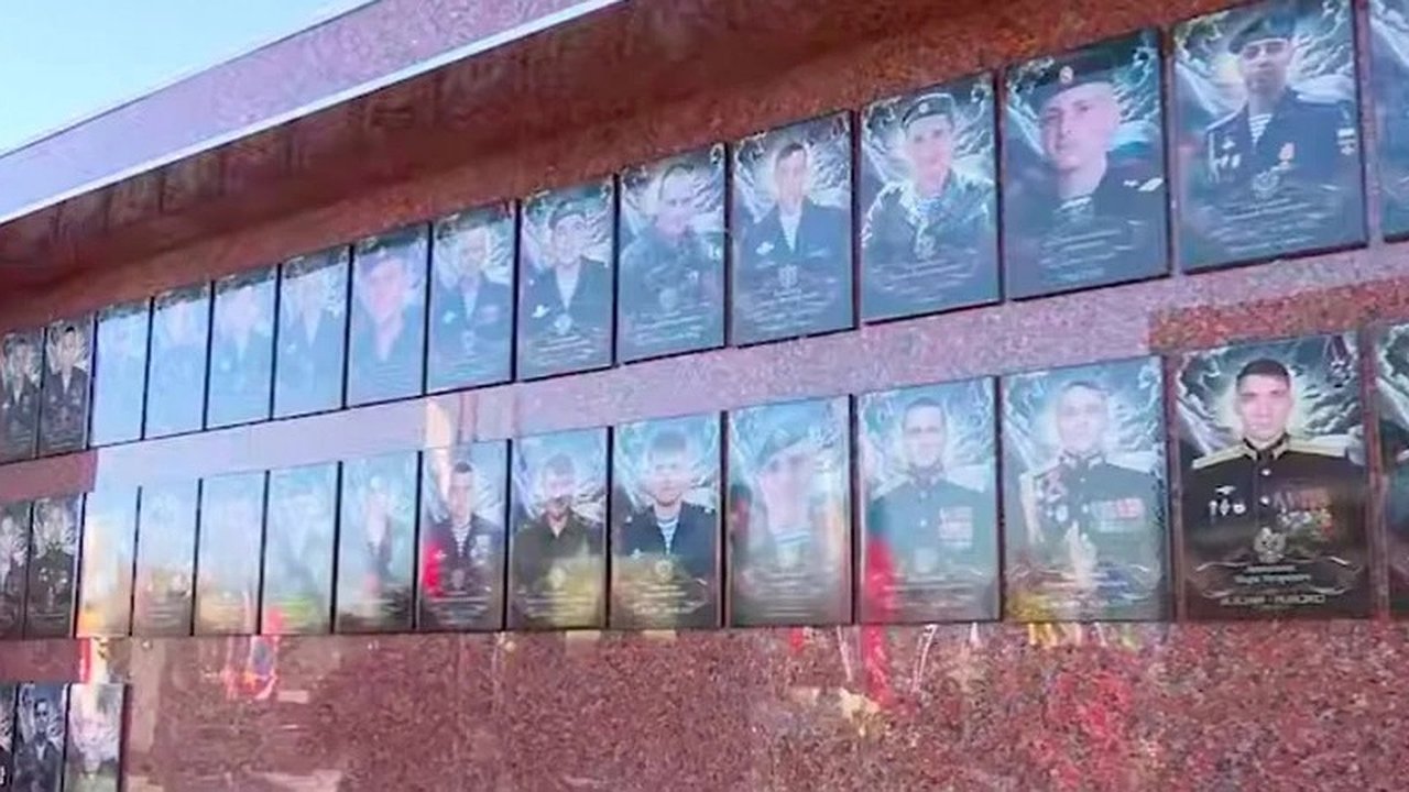 Главная картинка новости: В Новороссийске открыли Стену памяти в честь погибших участников СВО