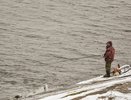 Сядь и лови спокойно: вот сколько удочек можно брать с собой на зимнюю рыбалку