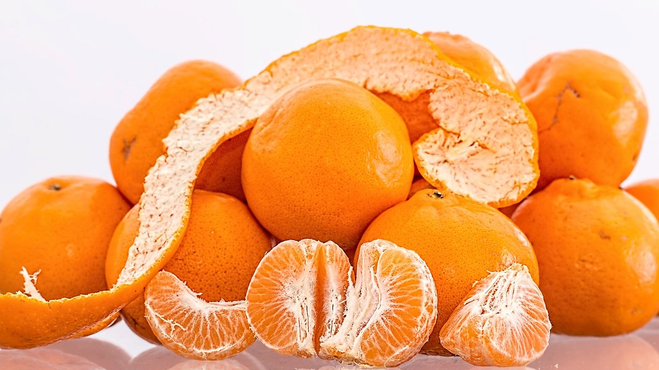 Главная картинка новости: Отныне мандариновая кожура не будет отправляться в мусорное ведро, можно натереть ее и отправить в банку - вот что получится