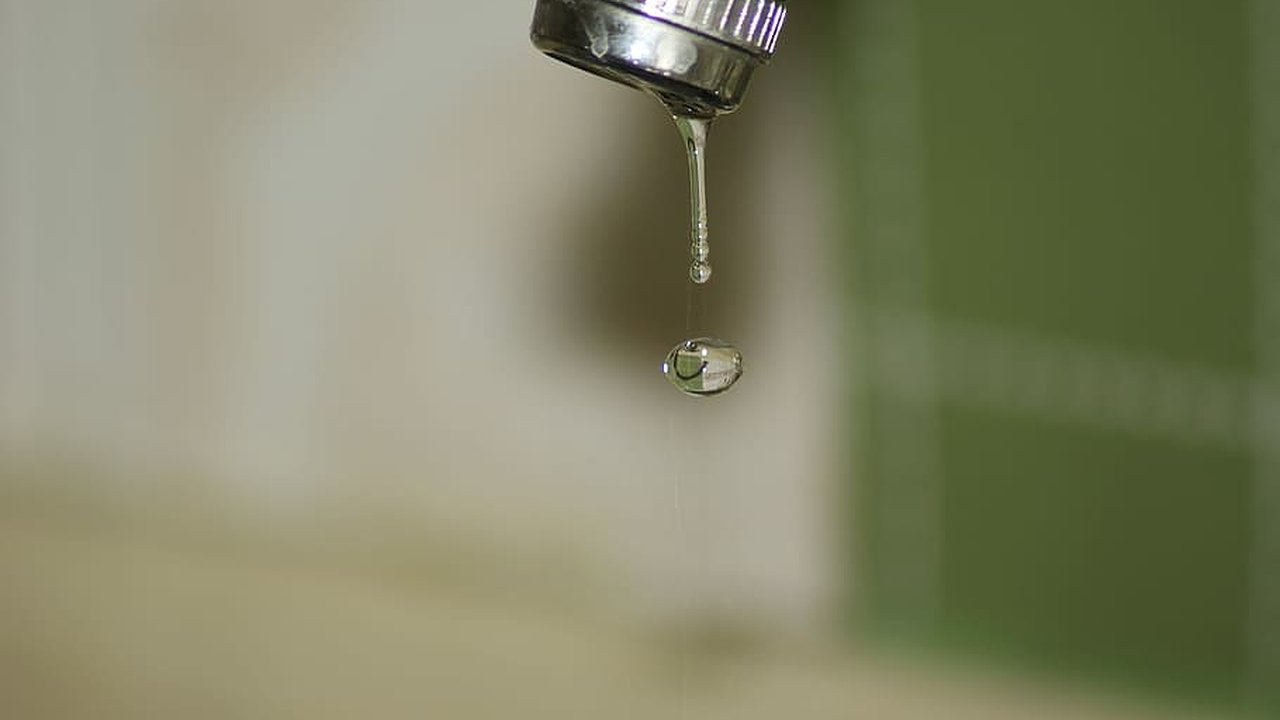 Главная картинка новости: В Новороссийске проводятся аварийно-ремонтные работы на трубопроводе: ограничение подачи воды