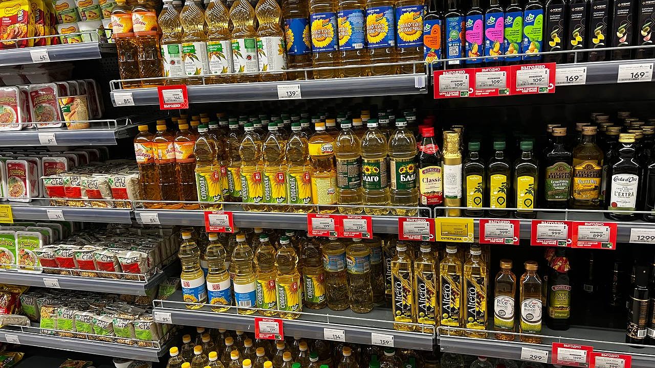 Главная картинка новости: Это масло всегда берите и сразу по два: в Роскачестве назвали лучшие марки подсолнечного масла