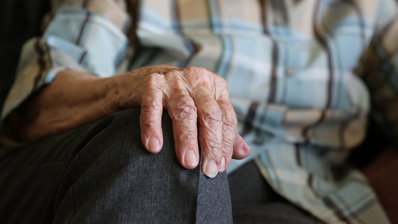 Главная картинка новости: С 2025 года неработающие пенсионеры и инвалиды I группы получат новую надбавку к пенсии