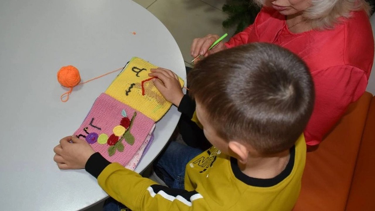 Главная картинка новости: Уникальный проект: Новороссийская библиотека приглашает создать мини-музей необычных книг