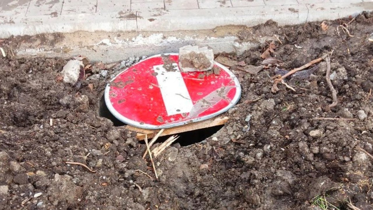 Главная картинка новости: Уголовное дело возбуждено в Новороссийске после падения ребенка в открытый канализационный люк