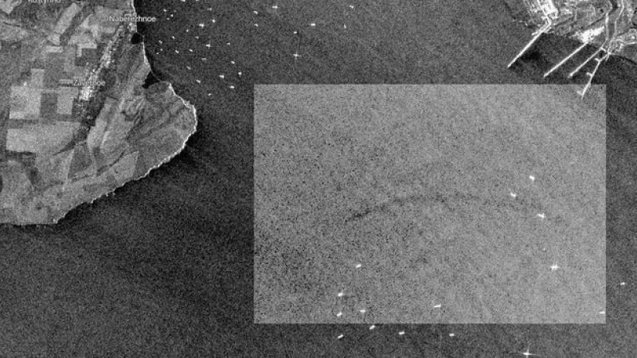 Главная картинка новости: Специалисты МЧС проведут обследование затонувших танкеров в Керченском проливе