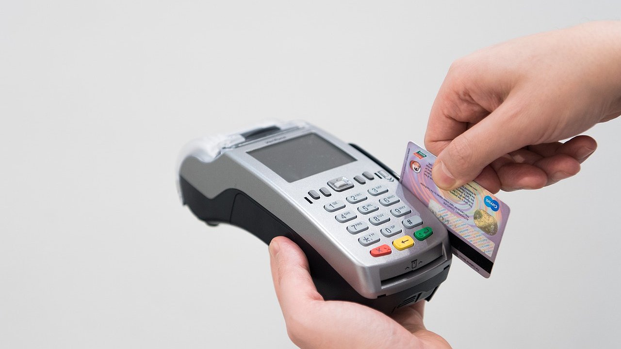 Главная картинка новости: Всем, кто хранит сбережения в рублях, дали срок до 25 декабря: после этого будет уже поздно