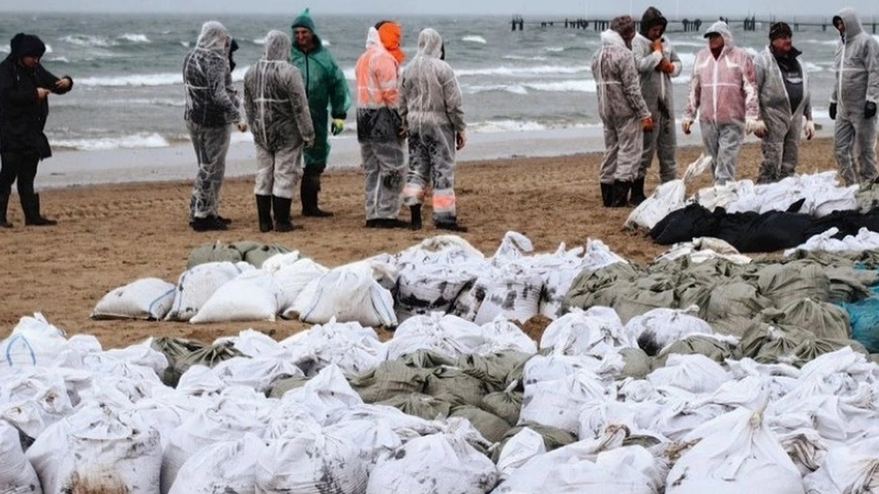 Главная картинка новости: Анапа в беде: жители требуют помощи федеральных властей для спасения курорта