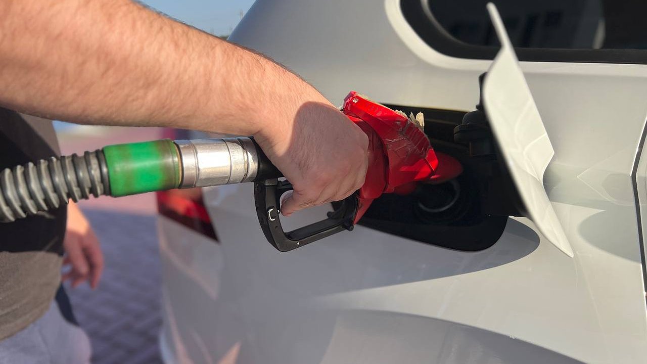 Главная картинка новости: Зачем опытные водители давно заливают спирт в бензобак: мотайте на ус, если не знали