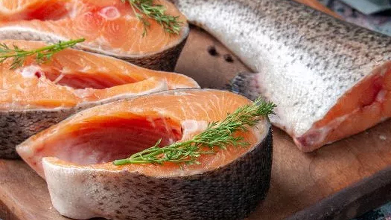 Главная картинка новости: Нашел этот рецепт маринада для горбуши, как на магазинной упаковке, перестал её покупать, а делаю сам: получается сочная и вкусная рыба