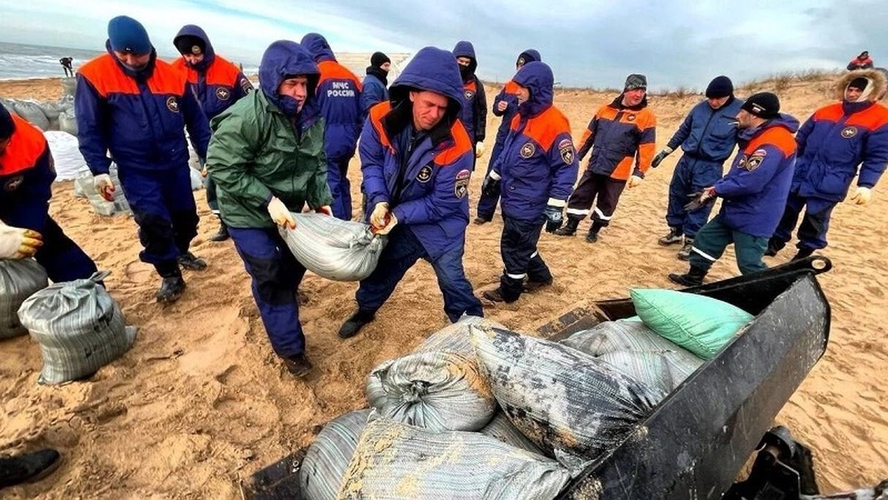 Главная картинка новости: Краснодарский край выделяет 1,2 миллиарда рублей на ликвидацию последствий экологической катастрофы в Анапе