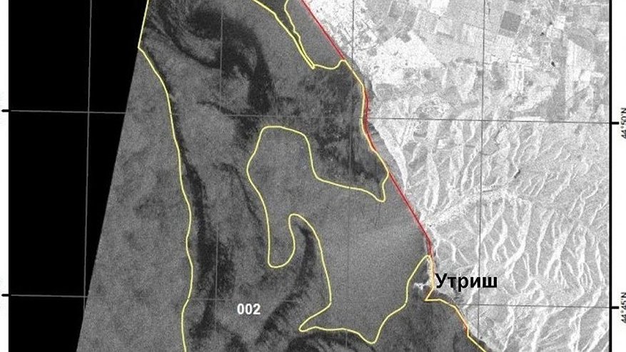 Главная картинка новости: Масштабный разлив нефтепродуктов в Черном море: спутниковые снимки подтверждают экологическую катастрофу