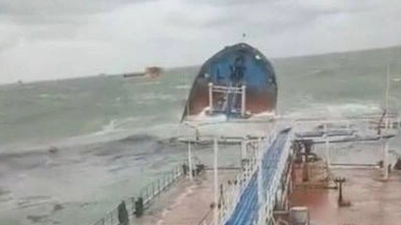 Главная картинка новости: Недостаточная подготовка моряков усугубила последствия аварии танкера «Волгонефть-212»