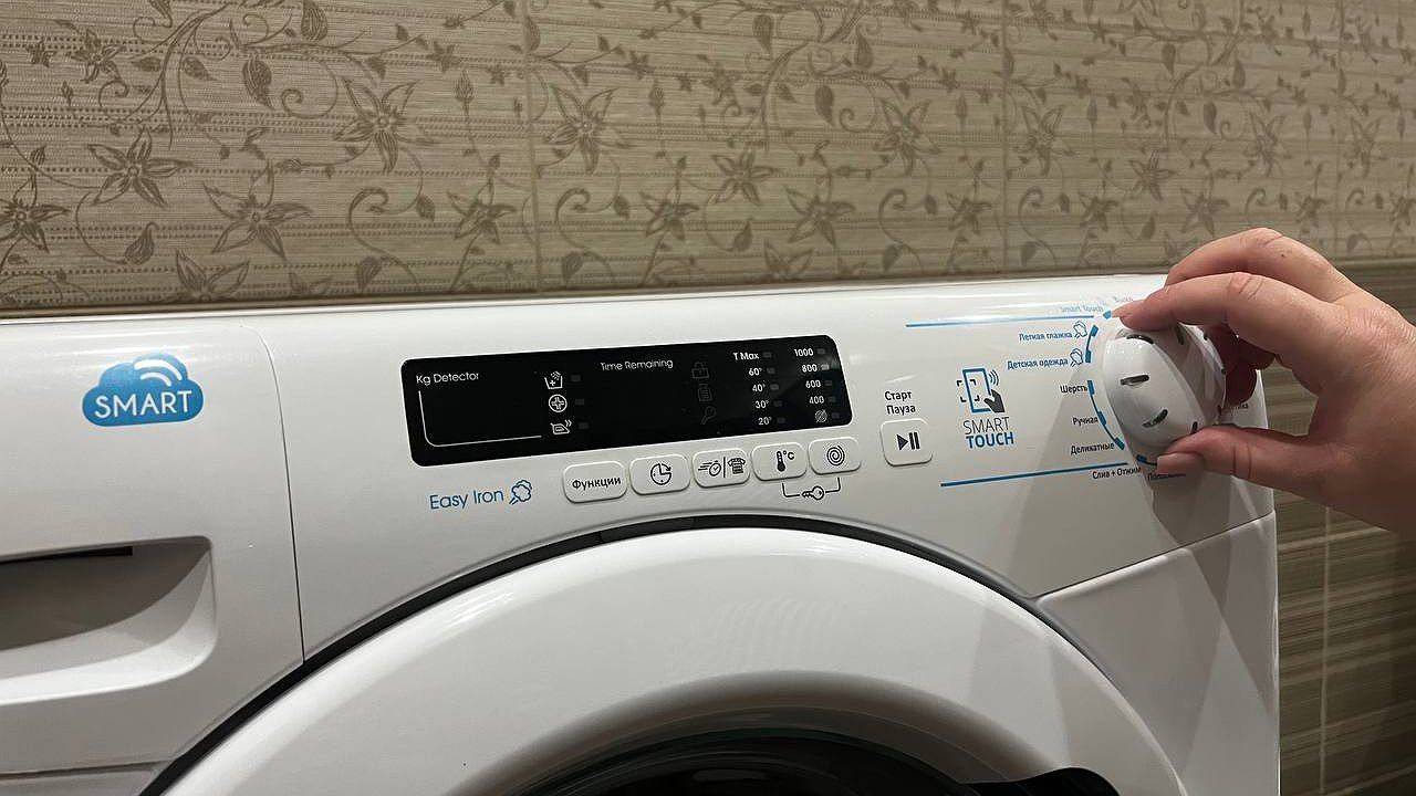 Главная картинка новости: 1 колпачок в барабан — и зимний пуховик как новый: от пятен и грязи не будет и следа