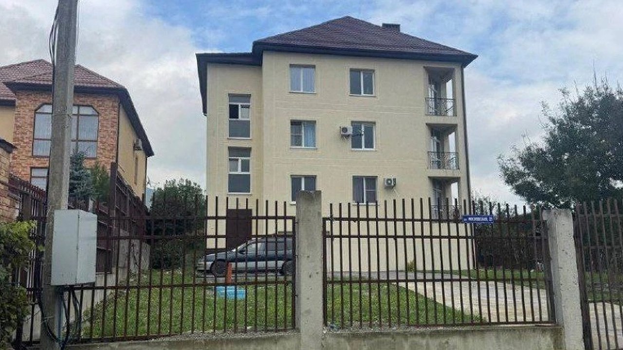 Главная картинка новости: Жители Южной Озереевки недоумевают: почему власти снесли мини-гостиницу, но планируют новый жилой микрорайон?