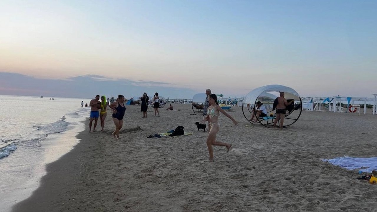 Главная картинка новости: Пляжи Анапы под угрозой: острый дефицит песка затрудняет восстановление к летнему сезону