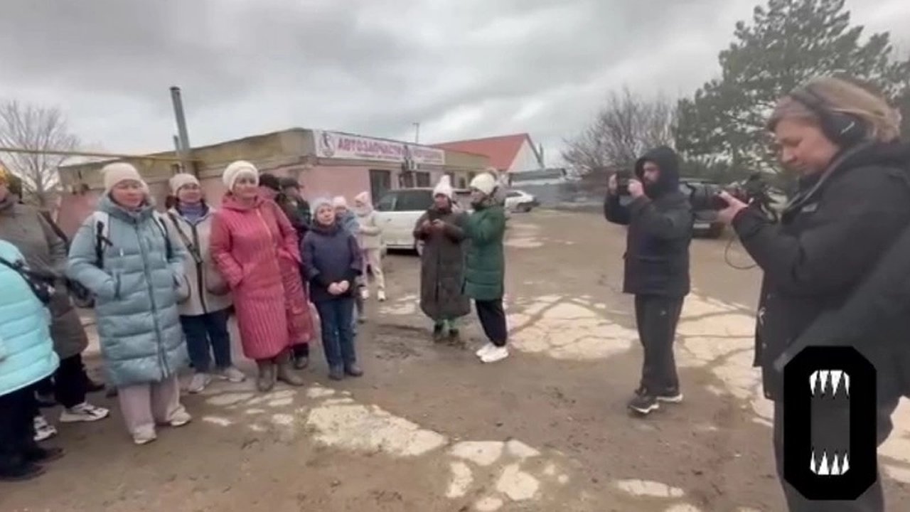 Главная картинка новости: В хуторе Воскресенский под Анапой временно складируют загрязненный мазутом песок: местные жители обеспокоены