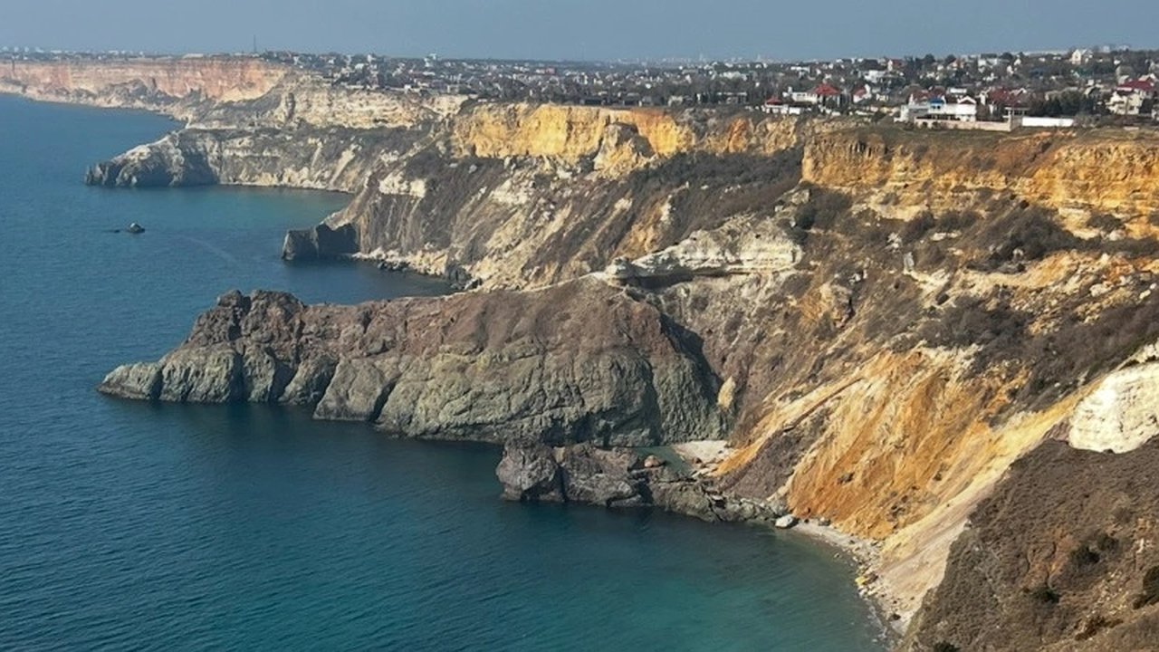 Главная картинка новости: Ялта встревожена: два землетрясения за один день