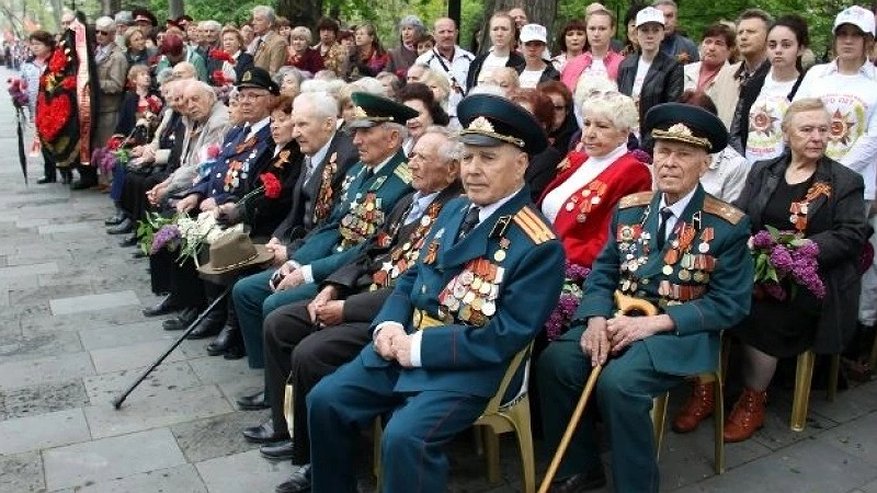 Главная картинка новости: Президент России подписал указ о выплатах ветеранам к 80-летию Победы