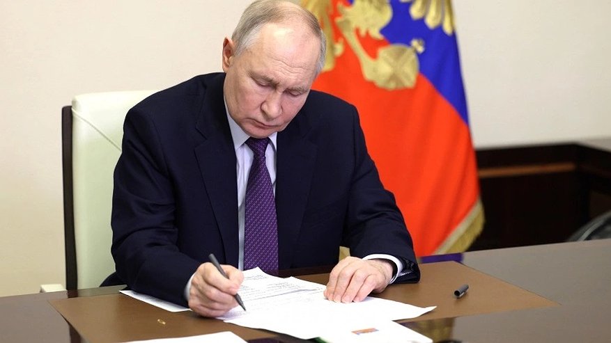 Главная картинка новости: Президент России Владимир Путин утвердил новые меры по социальной поддержке семей