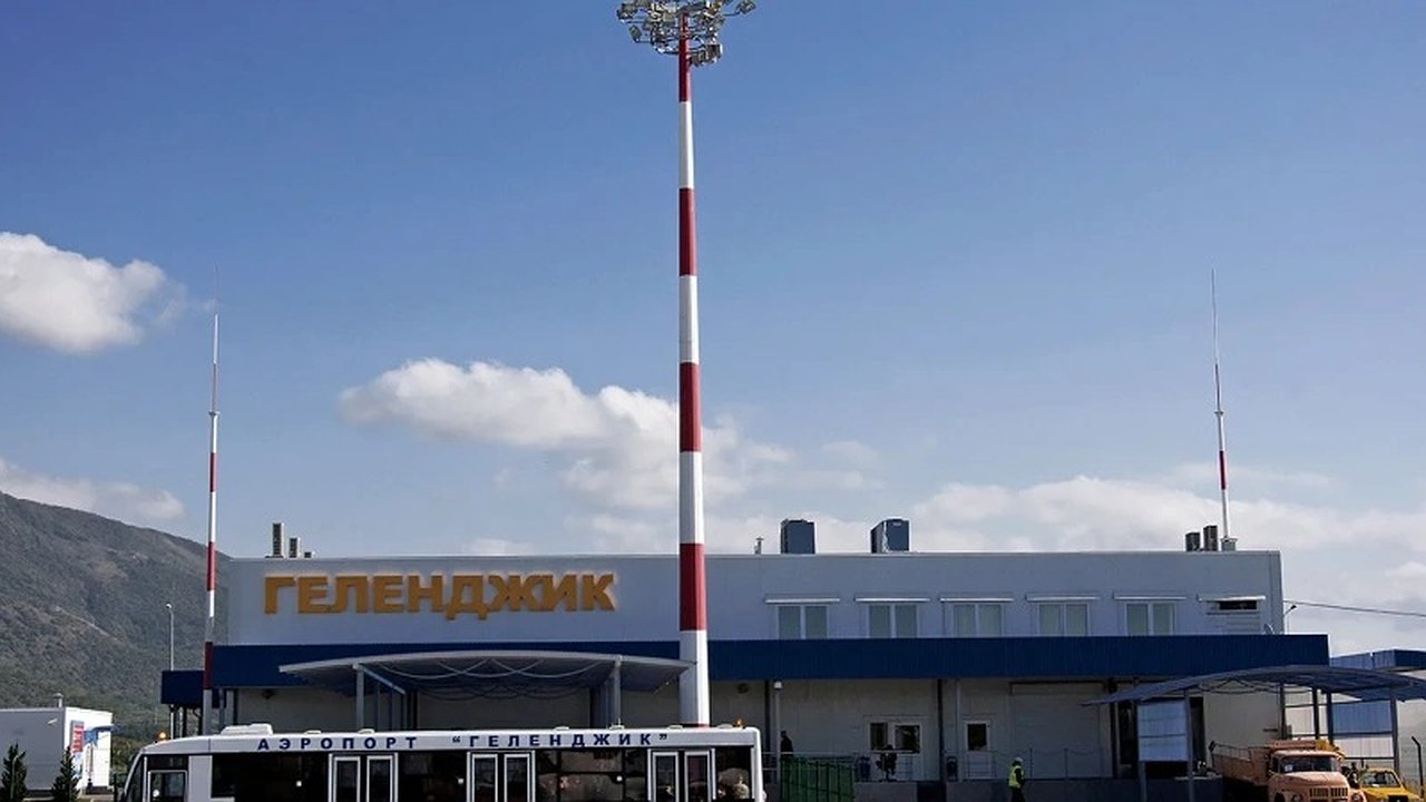 Главная картинка новости: Аэропорты юга России объявили о наборе сотрудников: причины и ожидания