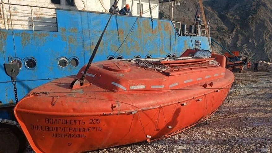 Главная картинка новости: Две спасательные шлюпки с танкера "Волгонефть-239" будут переданы в учебный центр "Открытое море" в Новороссийске