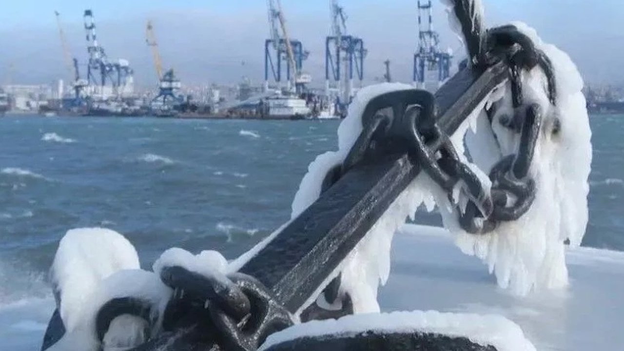 Главная картинка новости: Новороссийск пострадал от мощного февральского урагана