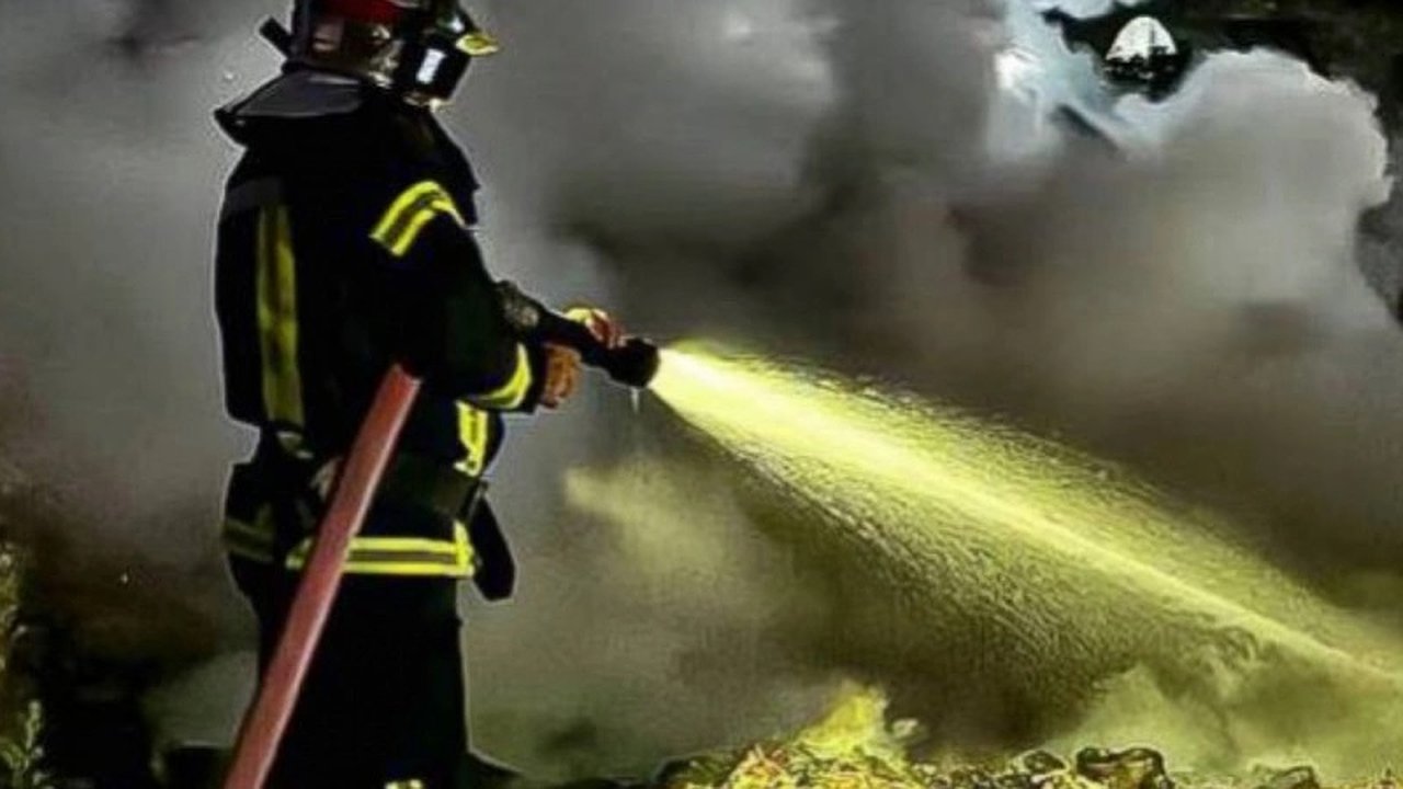 Главная картинка новости: Смертельный пожар в Новороссийске: причины возгорания могут быть связаны с неосторожностью